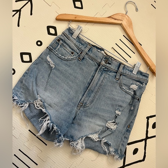 Abercrombie 90s Mom High Rise Shorts - Picture 4 of 4
